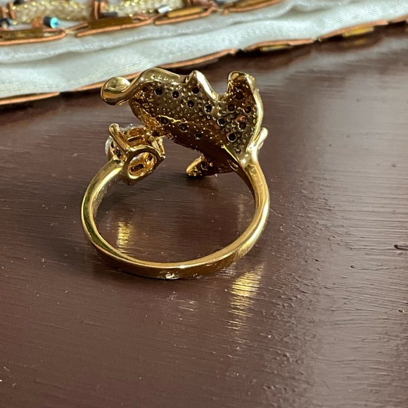 Gold tone leaf ring with rhinestones size 10 - Picture 10 of 12